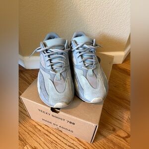 Yeezy Boost 700 
Men’s 10.5